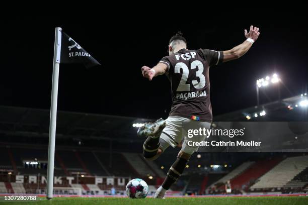 Leart Paqarada of FC St. Pauli takes a corner during the Second Bundesliga match between FC St. Pauli and SC Paderborn 07 at Millerntor Stadium on...