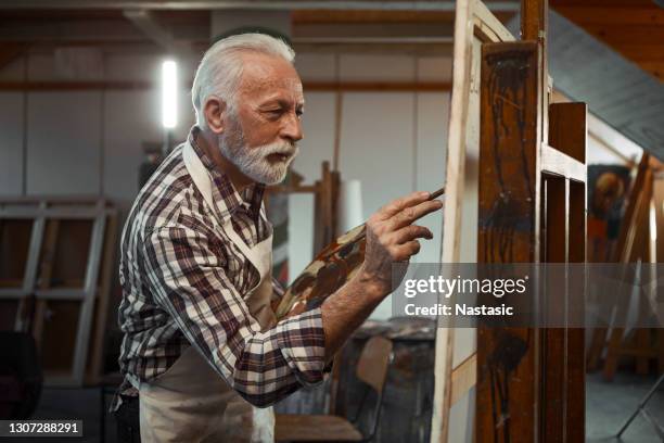 senior artist painting - male artist painting stock pictures, royalty-free photos & images