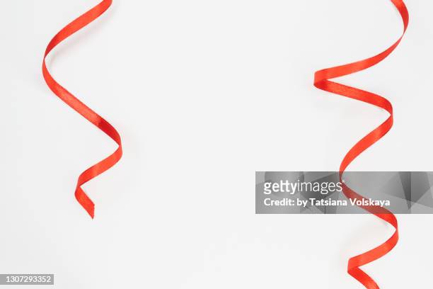 white background with red ribbons - lint stockfoto's en -beelden