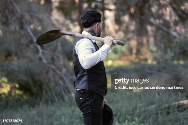 gangster mafia man with classic clothes and shovel burying - colors against violence in madrid stockfoto's en -beelden