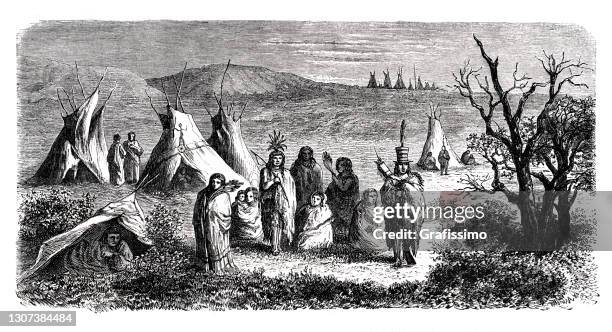 ilustraciones, imágenes clip art, dibujos animados e iconos de stock de campamento sioux indio nativo americano de 1864 - indios apache