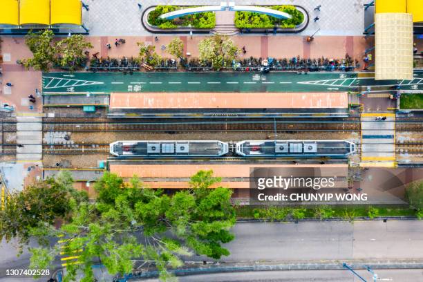 bahnhof light rail transit (lrt) in hong kong - lightrail stock-fotos und bilder