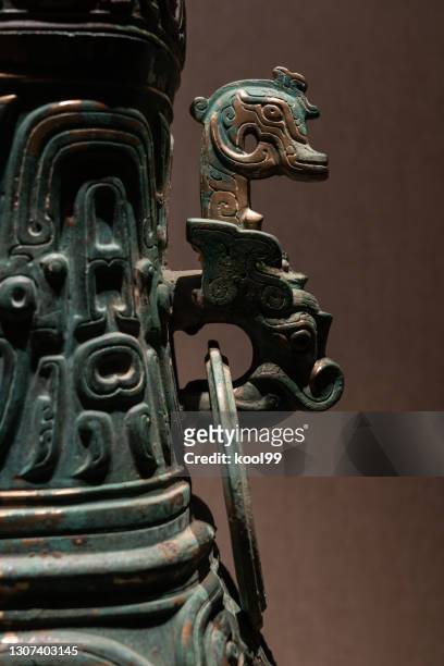 oude china bronzen close-up - tribale kunst stockfoto's en -beelden