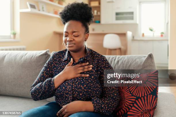 esto no se siente normal - cardiopatía fotografías e imágenes de stock