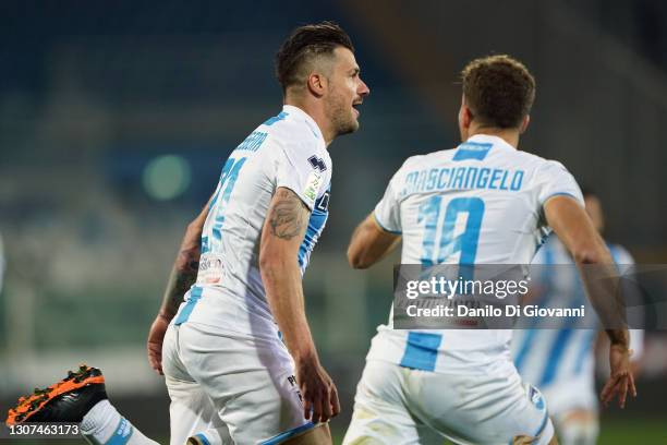 Daniele Dessena of Pescara Calcio celebrates after scoring a goal during the Serie B match between Pescara Calcio and Ascoli Calcio at Adriatico...