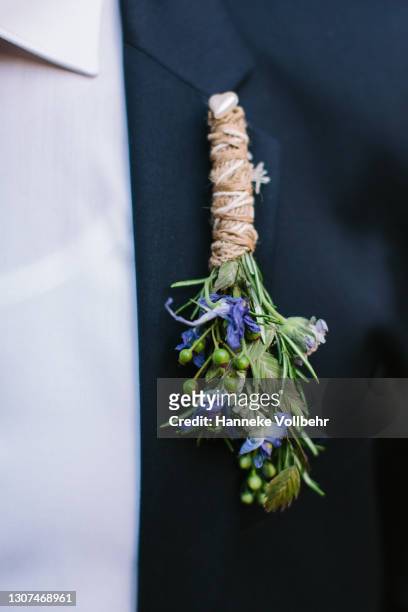 corsage on suit, hanging upside down - knapphålsblomma bildbanksfoton och bilder
