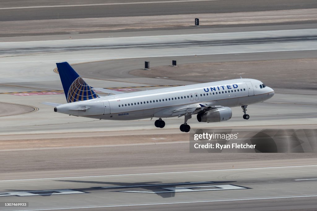 United Airlines Airbus A320 Flugzeug landung auf McCarran International Airport in Las Vegas.