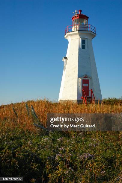 green's point lighthouse, l'etete, new brunswick, canada - new brunswick canada stockfoto's en -beelden