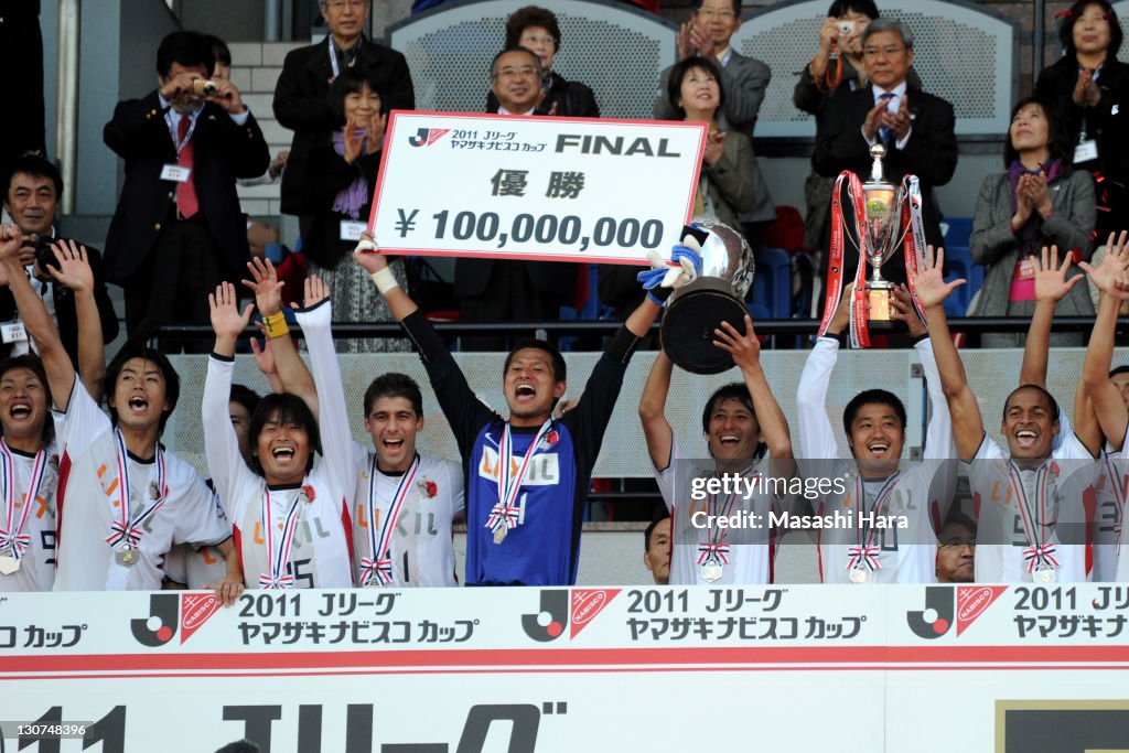 Urawa Red Diamonds v Kashima Antlers - J. League Yamazaki Nabisco Cup Final