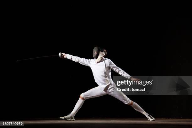 fancer in battle pose - épée fencing sport stock pictures, royalty-free photos & images