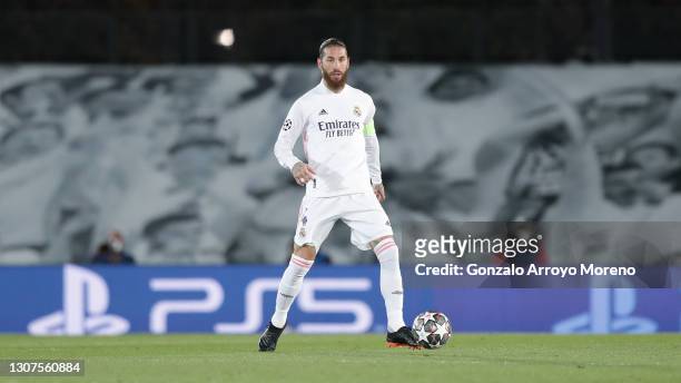 Sergio Ramos of Real Madrid CF controls the ball during the UEFA Champions League Round of 16 match between Real Madrid and Atalanta at Alfredo Di...