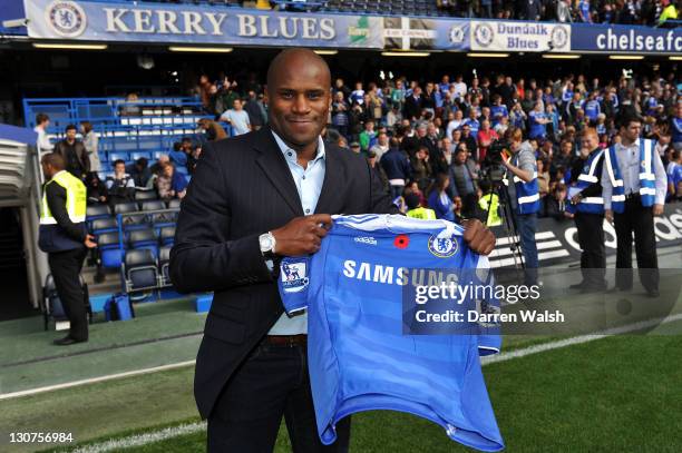Former Chelsea player Frank Sinclair acknowledges the crowd during the Barclays Premier League match between Chelsea and Arsenal at Stamford Bridge...