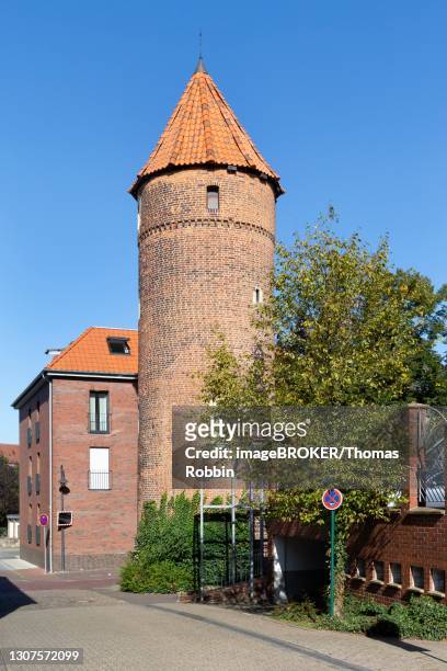 lorenkenturm, medieval town fortification, duelmen, muensterland, north rhine-westphalia, germany - dülmen town stockfoto's en -beelden
