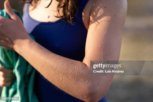 woman skin with goosebumps from the cold after swimming - goosebumps up close stock pictures, royalty-free photos & images