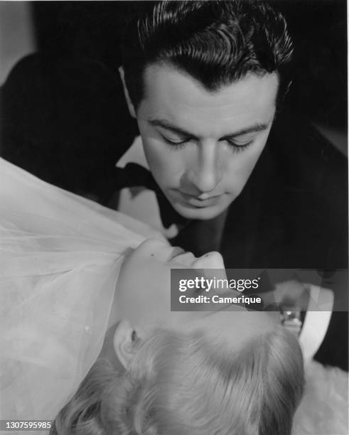 The newest and most fervid of the film romances is that of Jean Harlow and Robert Taylor teamed for the first time in MGM's hilarious comedy-drama,...