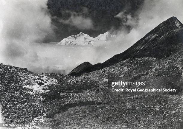 Chomo Chomo Photos and Premium High Res Pictures - Getty Images