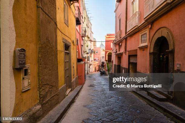 old narrow city street in procida, italy - golfo di napoli stock-fotos und bilder