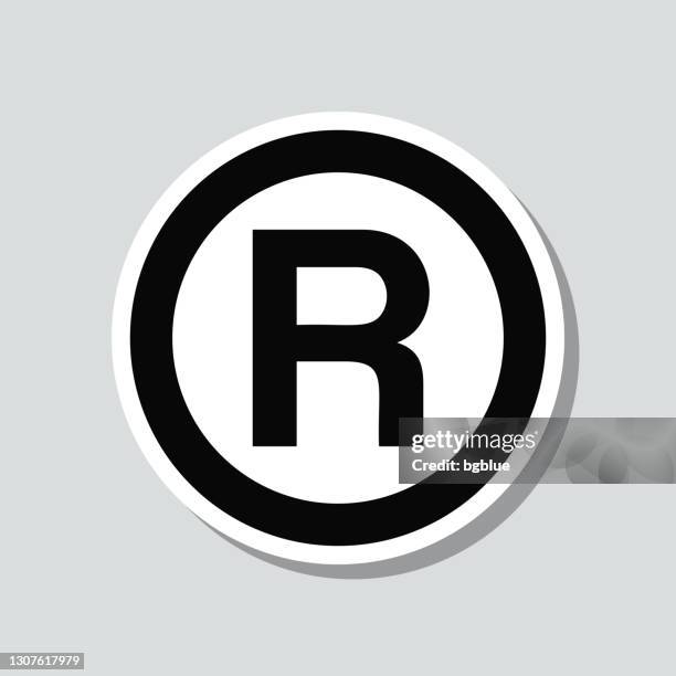 eingetragene marke. icon-aufkleber auf grauem hintergrund - letter r stock-grafiken, -clipart, -cartoons und -symbole