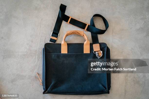 a closer look at a stylish bag in oslo, norway - sac bandoulière photos et images de collection