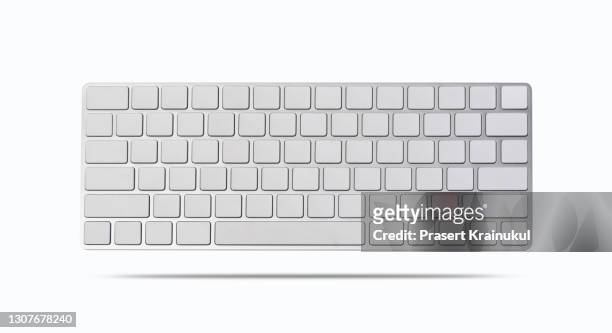 modern aluminum computer keyboard isolated on white background - teclado de computador imagens e fotografias de stock