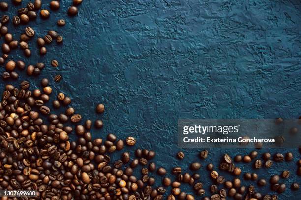 coffee beans on a beautiful dark blue-green concrete background. - food photography dark background blue imagens e fotografias de stock