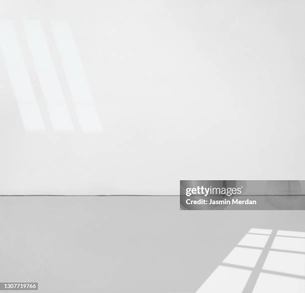 light window white room interior - wall summer light imagens e fotografias de stock