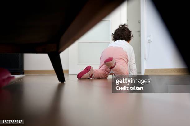 baby girl crawling at home - crawling stock pictures, royalty-free photos & images