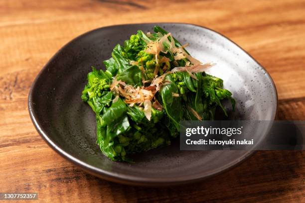pickled rapeseed - copo de saké - fotografias e filmes do acervo