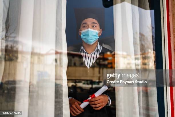 Mask Graduation Graduation Mask 2021 Photos and Premium High Res Pictures - Getty Images
