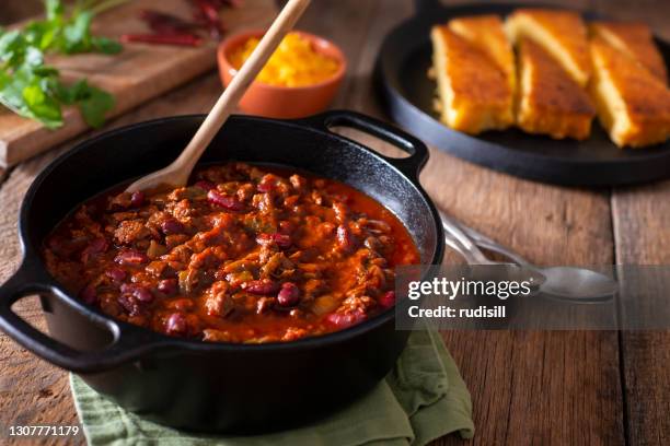 chili with meat - cooking chili stock pictures, royalty-free photos & images