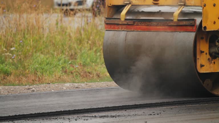 https://media.gettyimages.com/id/1307771717/video/close-up-of-roller-levels-the-newly-laid-asphalt-construction-machinery-performs-energy.jpg?b=1&s=640x640&k=20&c=2ios00cUsRPX-xuAlv9QNVO9okxlGXVvcSAbbRGdUI8=