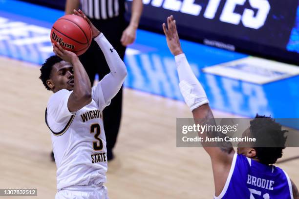 Alterique Gilbert of the Wichita State Shockers shoots against Darnell Brodie of the Drake Bulldogs during the first half in the NCAA Basketball...