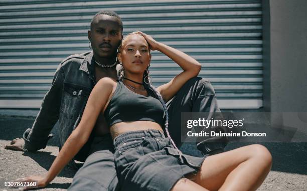 bekvämt förälskad - fashion bildbanksfoton och bilder