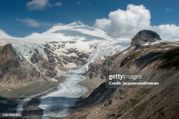 blick auf den pasterzegletscher und den johannisberg im nationalpark hohe tauern, österreich - glacier stock-fotos und bilder