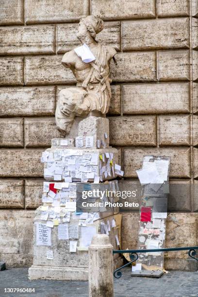 Talking Statute Rome 2,647 The Poetry On In The Street Stock Photos, High-Res Pictures, and ...