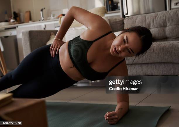 she's focused on working her core - side plank pose stock pictures, royalty-free photos & images