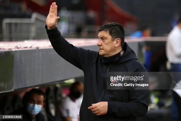 German Burgos coach of Newell's Old Boys greets before a match between Newell's Old Boys and Unión as part of Copa de la Liga Profesional 2021 at...
