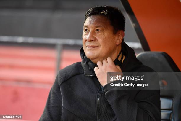 German Burgos coach of Newell's Old Boys looks on during a match between Newell's Old Boys and Unión as part of Copa de la Liga Profesional 2021 at...