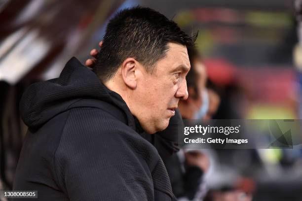 German Burgos coach of Newell's Old Boys looks on during a match between Newell's Old Boys and Unión as part of Copa de la Liga Profesional 2021 at...