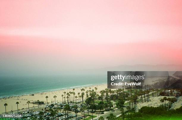 high angle view of a beach santa monica, california - santa monica stockfoto's en -beelden