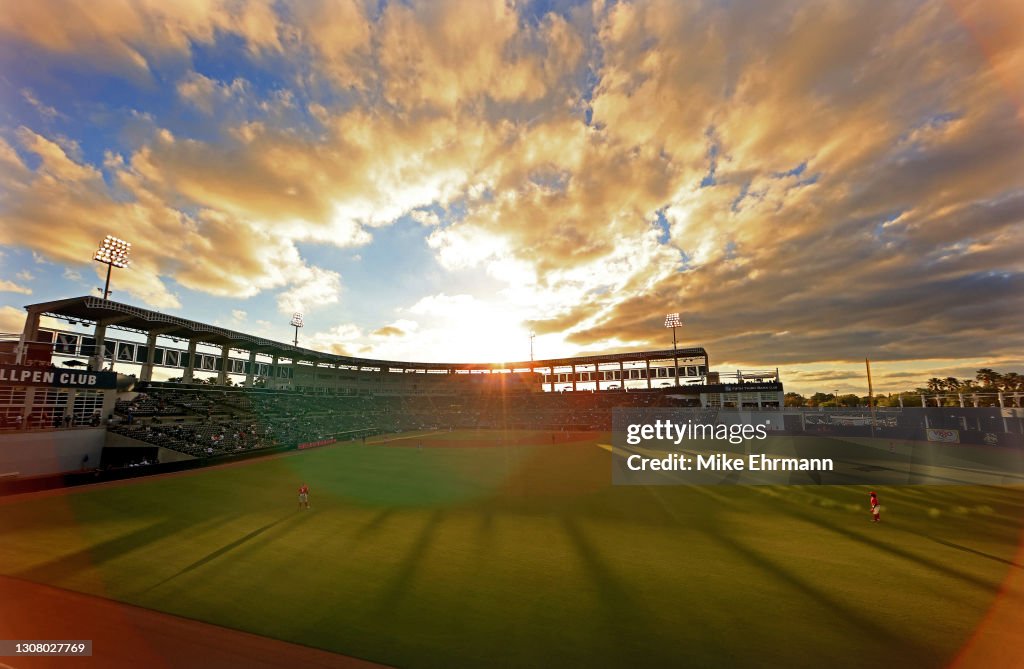 Philadelphia Phillies v New York Yankees