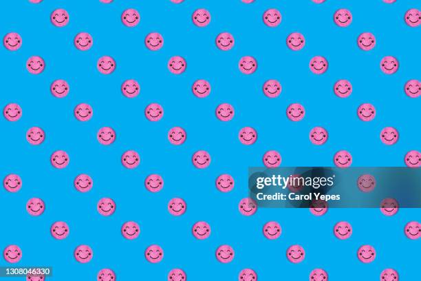 pink felt emoji.emoticon seamless pattern background in blue color - rosto antropomórfico imagens e fotografias de stock