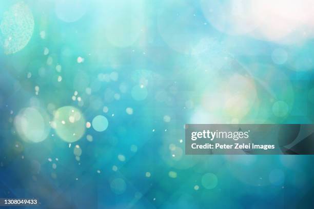 abstract defocused green-blue background - hintergrund grün und licht verschwommen stock-fotos und bilder