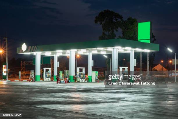 gas station at sunset. - station stock-fotos und bilder