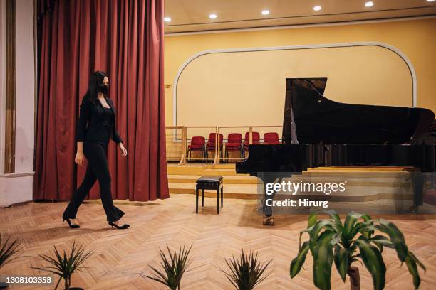 pianist walking on stage - classical concert hall stage stock pictures, royalty-free photos & images