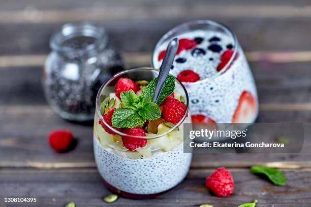 close-up delicious and beautiful chia puddings on wood table - chiasamen stock-fotos und bilder