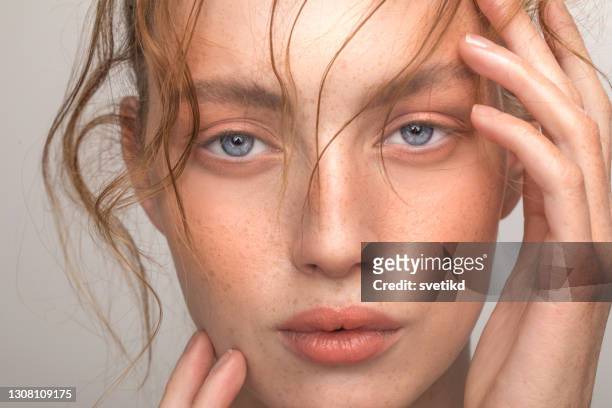 retrato de beleza da jovem - no make up - fotografias e filmes do acervo