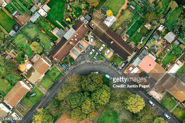 drone point of view over a residential area in the uk - grounds stock-fotos und bilder