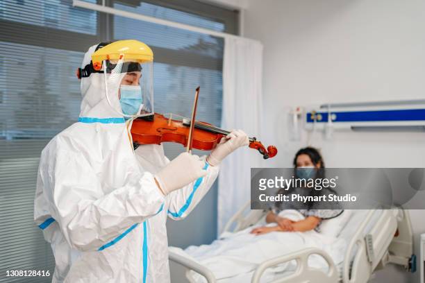 musik läker - masked musicians bildbanksfoton och bilder