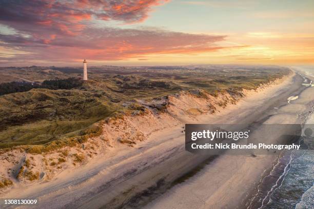 lyngvig lighthouse, hvide sande, denmark - hvide sande denmark stock pictures, royalty-free photos & images